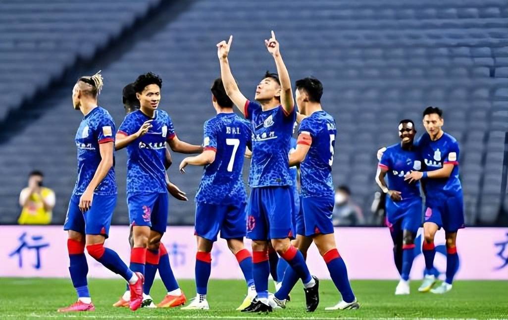 德甲中卫已提前同意官宣！将正式转会加盟申花，蒋圣龙和朱辰杰都为此留洋去德甲